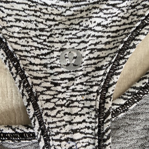 Lululemon tank, size 2 - Picture 3 of 3